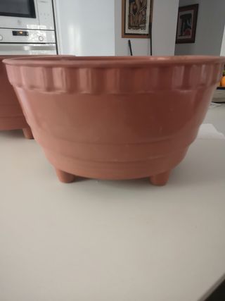 Macetas con patas. Nuevas