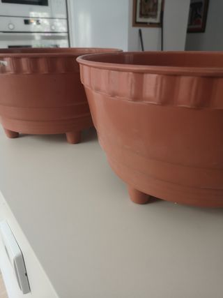 Macetas con patas. Nuevas
