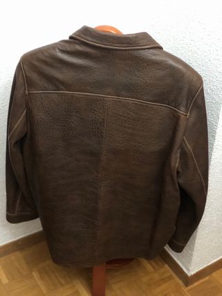 Cazadora para hombre de piel.