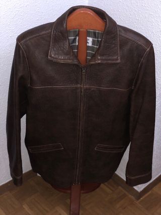 Cazadora para hombre de piel.