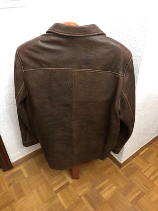 Cazadora para hombre de piel.