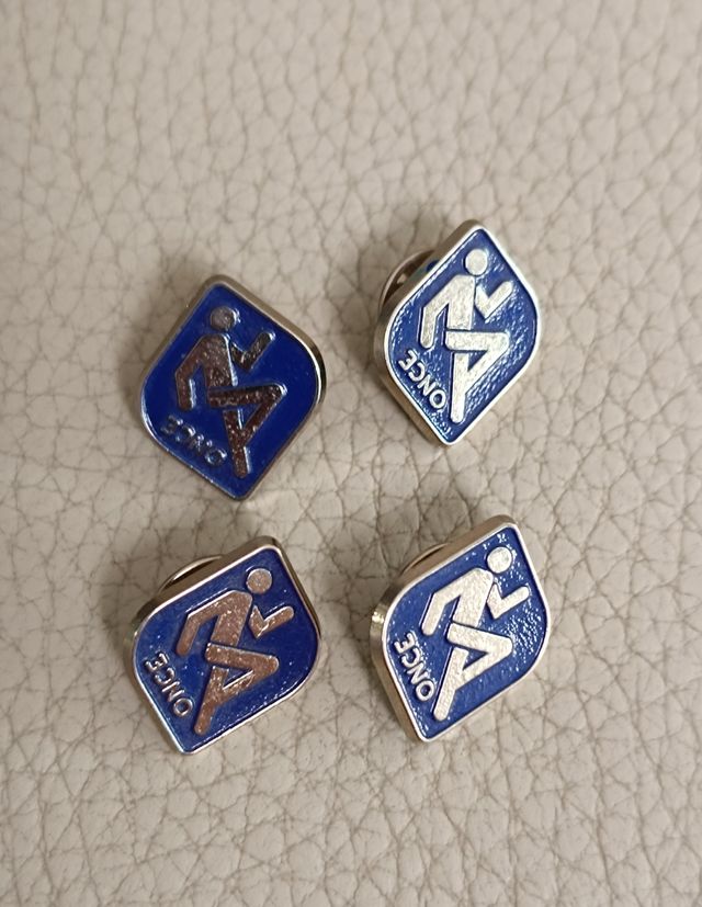 4 PINS METÁLICOS DE LA ONCE