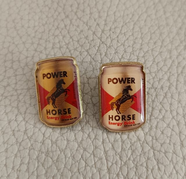 2 PINS ANTIGUOS POWER HORSE