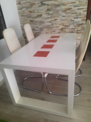 Mesa comedor y 4 sillas