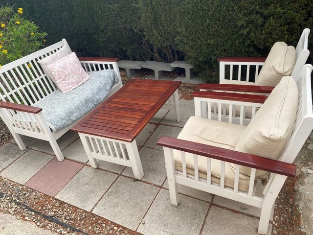 Sofa y mesa de jardin