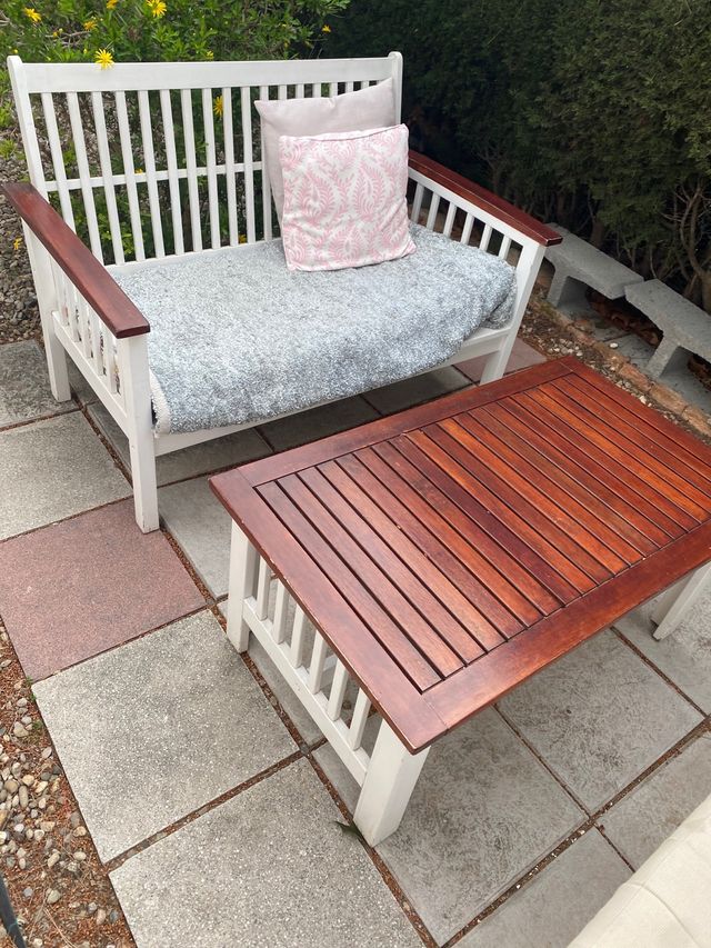 Sofa y mesa de jardin