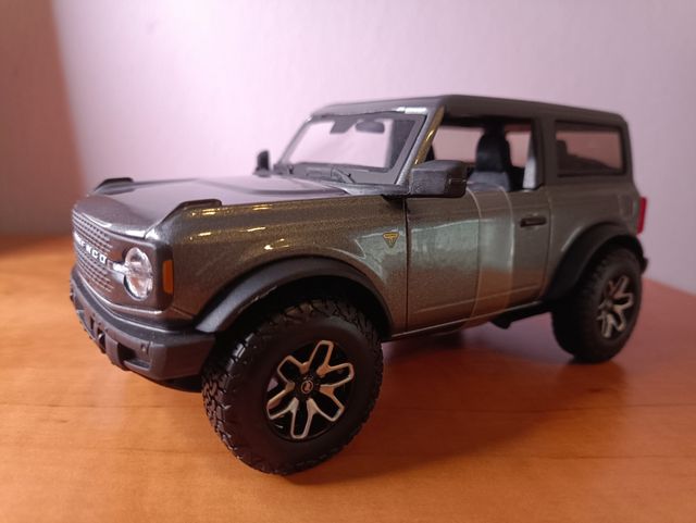 FORD BRONCO ESCALA 1:24