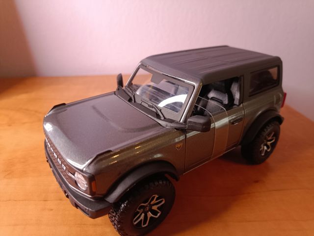 FORD BRONCO ESCALA 1:24