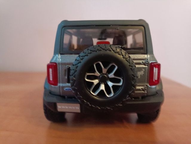 FORD BRONCO ESCALA 1:24