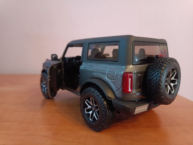 FORD BRONCO ESCALA 1:24