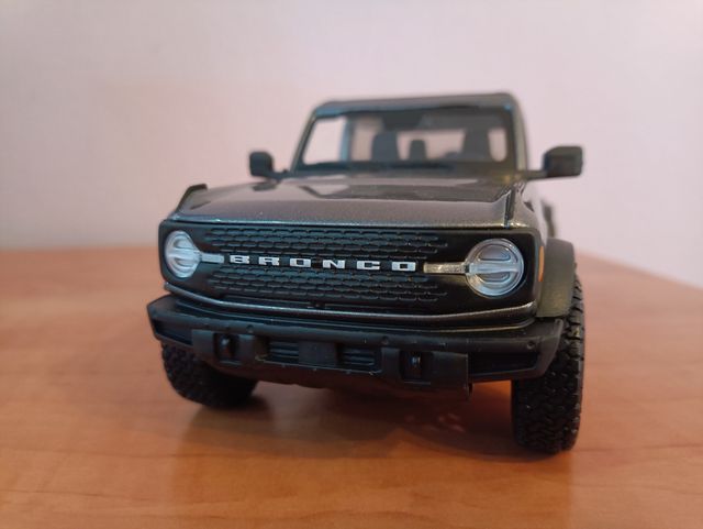 FORD BRONCO ESCALA 1:24