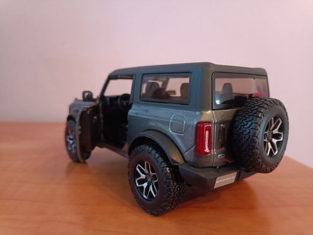 FORD BRONCO ESCALA 1:24