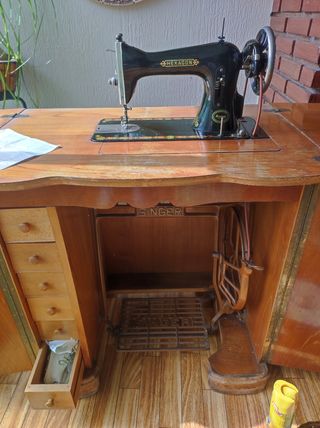 Maquina coser Singer año 56