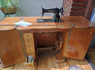 Maquina coser Singer año 56