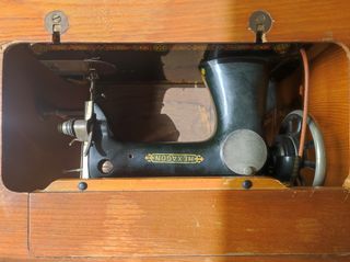 Maquina coser Singer año 56