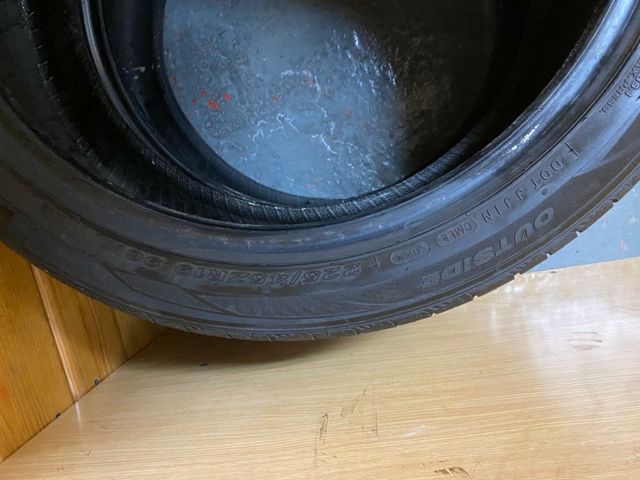 Neumaticos 225/45  ZR19 96W