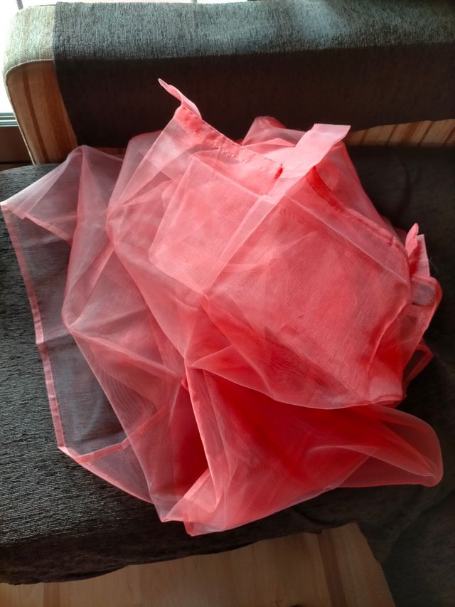 Cortina transparente roja