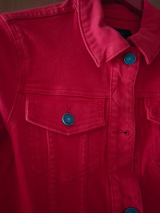 Cazadora vaquera roja