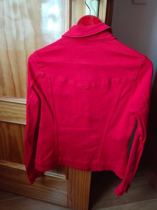 Cazadora vaquera roja