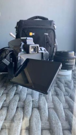 Nikon D5300 + 18-55 + 50mm con bolso incluido