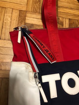 Bolso de mano grande tommy hilfiger