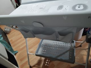 Bañera con cambiador plegable