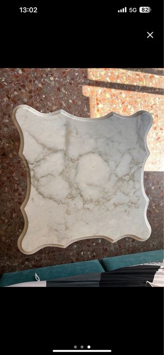 Mesa antigua de mármol y madera maciza