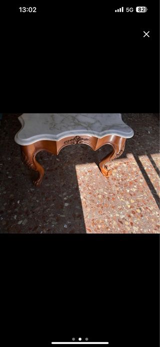 Mesa antigua de mármol y madera maciza