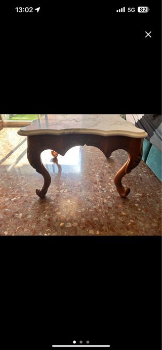 Mesa antigua de mármol y madera maciza