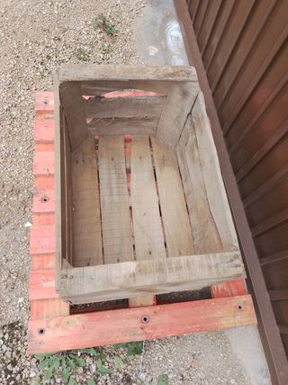 Caja de madera.