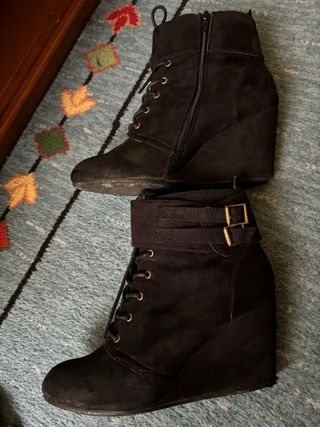 Botin con cuña negro de ante número 39