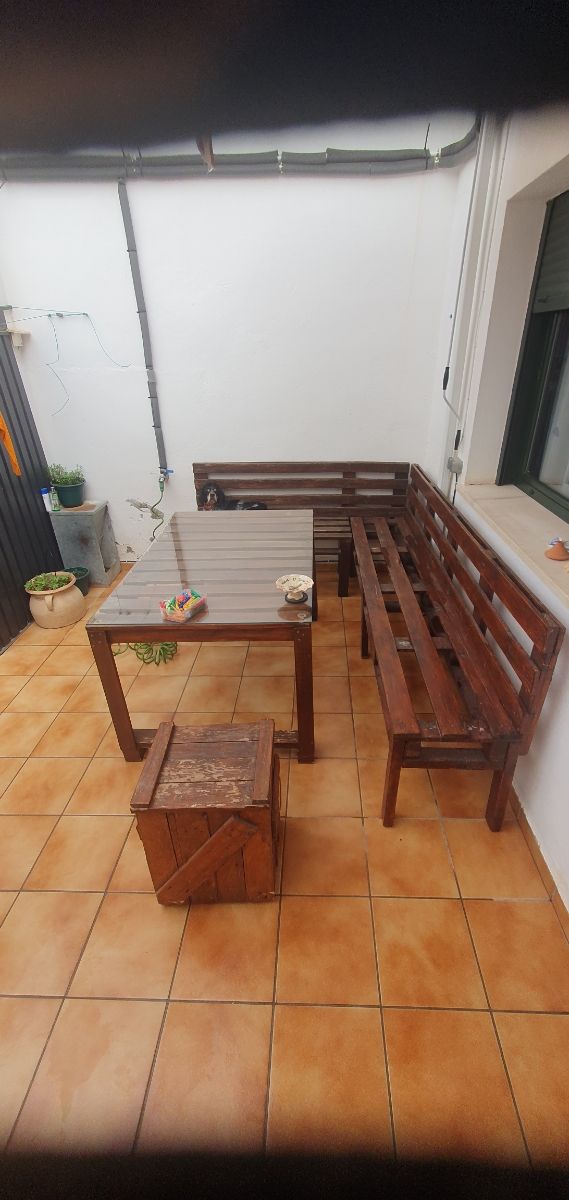 Conjunto mesa ,bancos y neverra palets