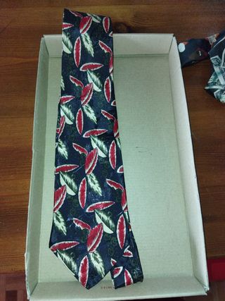 Corbatas de poliéster lisas y estampadas