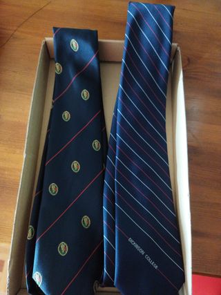 Corbatas de poliéster lisas y estampadas