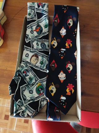 Corbatas de poliéster lisas y estampadas