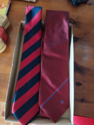 Corbatas de poliéster lisas y estampadas