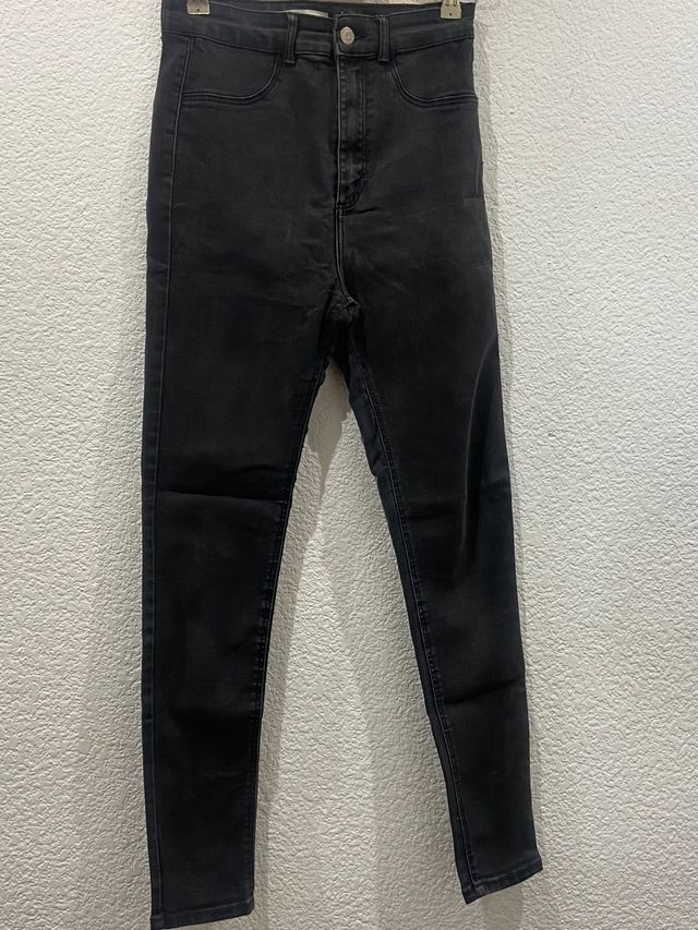 Pantalón pitillo negro