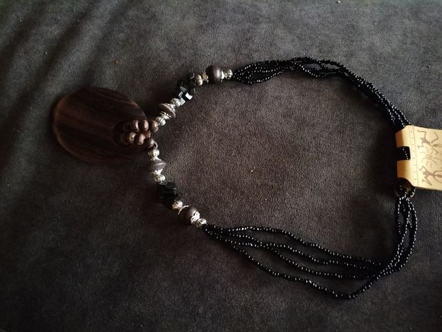 Collar estilo étnico de madera y abalorios nuevo