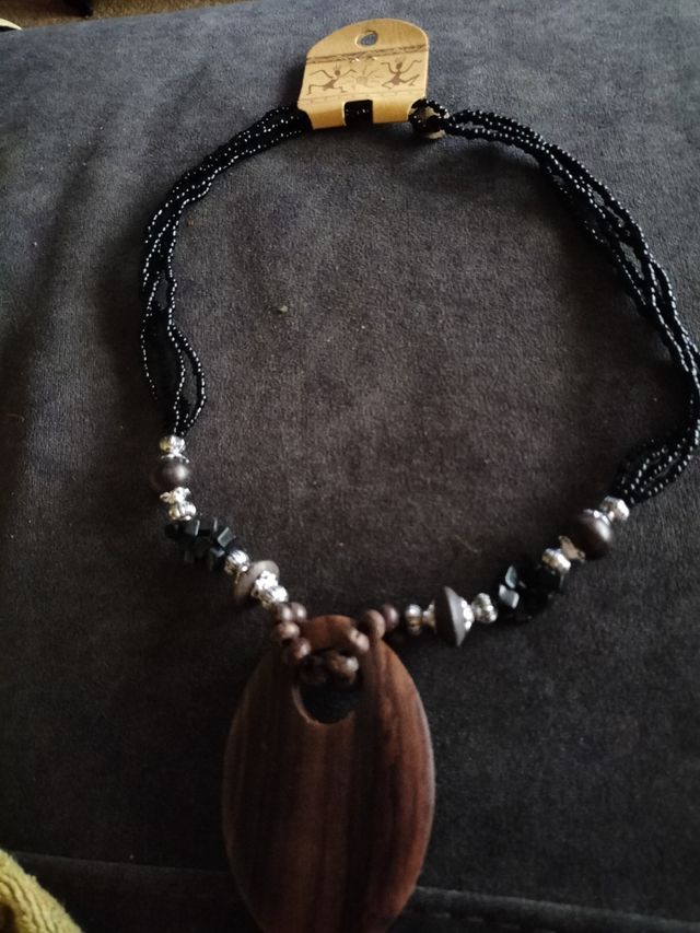 Collar estilo étnico de madera y abalorios nuevo