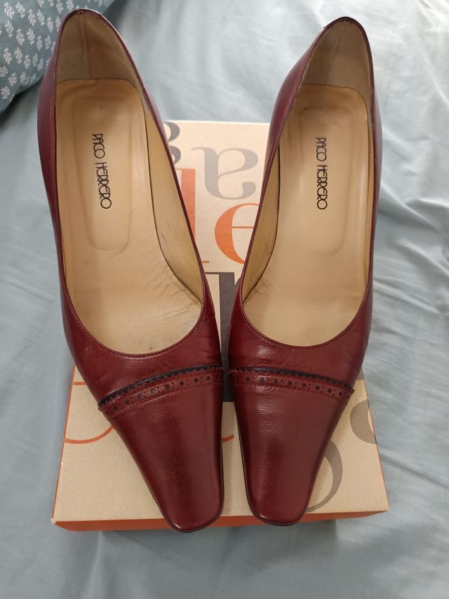 Zapatos Salón mujer Granates.