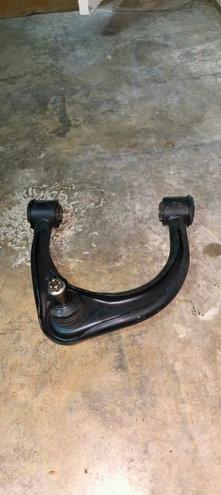 Brazo suspensión izquierdo Toyota Hilux