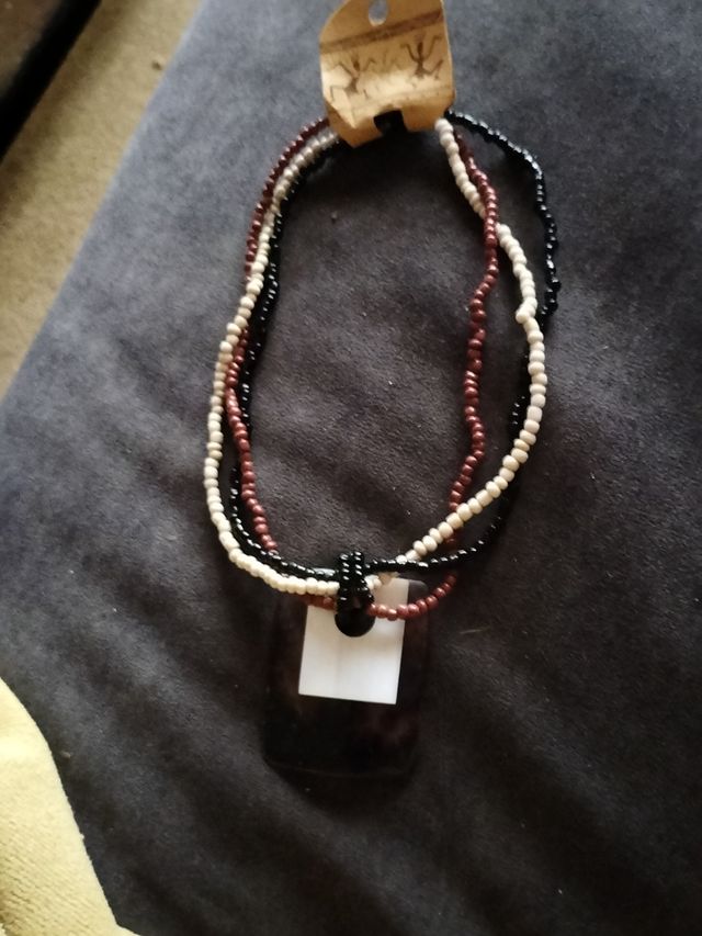 Collar étnico de abalorios y nácar nuevo