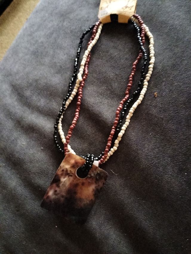 Collar étnico de abalorios y nácar nuevo