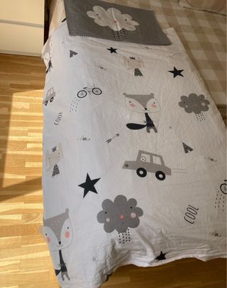 Edredon y 2 fundas cuna “haciendo el indio”