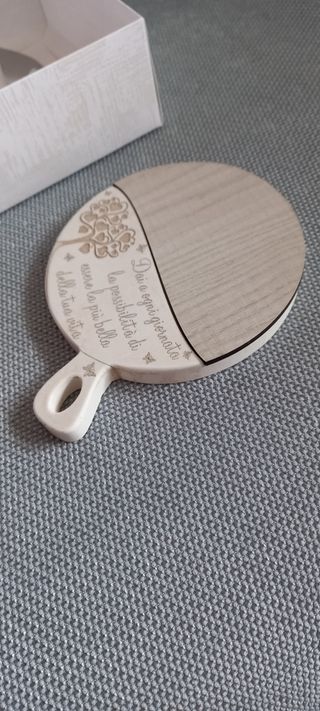 Tagliere con coltello per formaggio