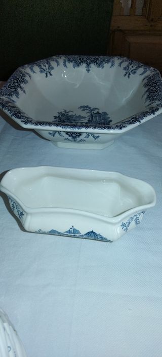 Vajilla a estrenar La Cartuja de Sevilla. Preciosa