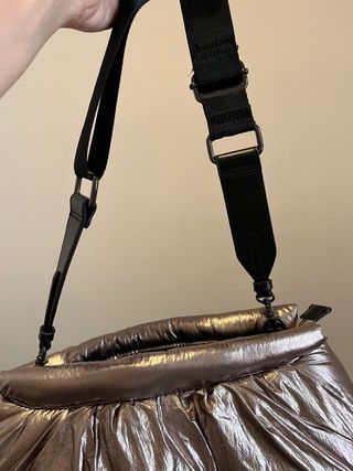 Bolso dorado Zara
