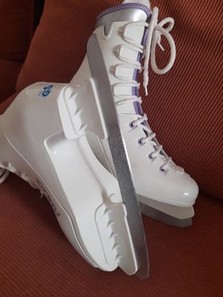Patines de hielo nuevos