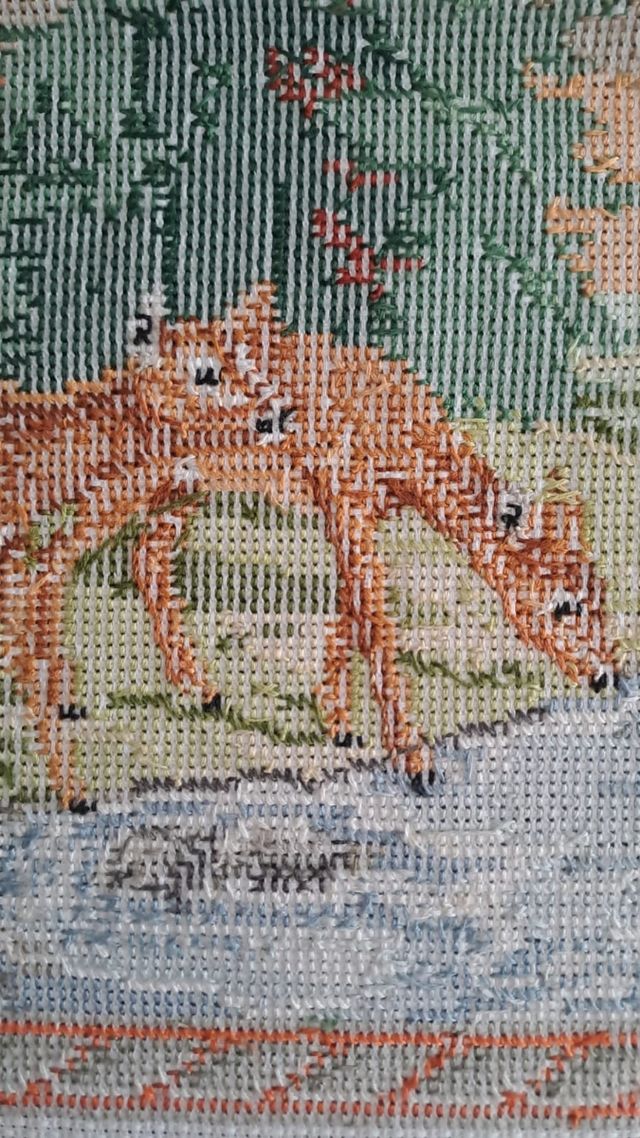 Telas bordadas en punto de cruz