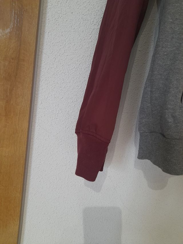 Sudadera Globe con capucha bolsillos